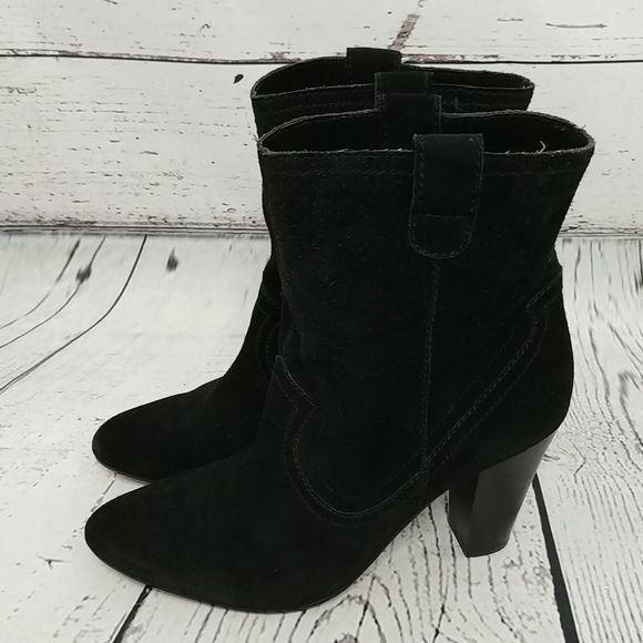 B. Makowsky Black‎ Suede Heeled Booties - Picture 4 of 12